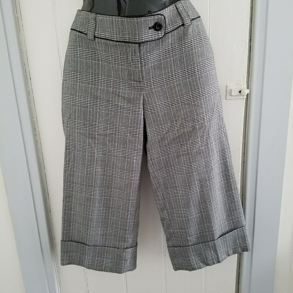 WHBM Capris​